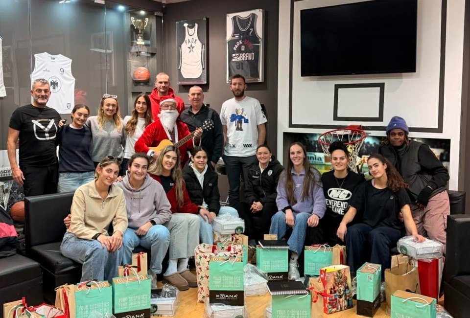 Γιορτή, δώρα και χαμόγελα για το Μπάσκετ γυναικών του ΠΑΟΚ! (pics)