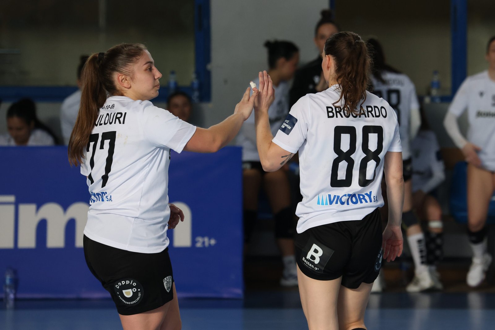 Το καθήκον του κόντρα στον Πανελλήνιο