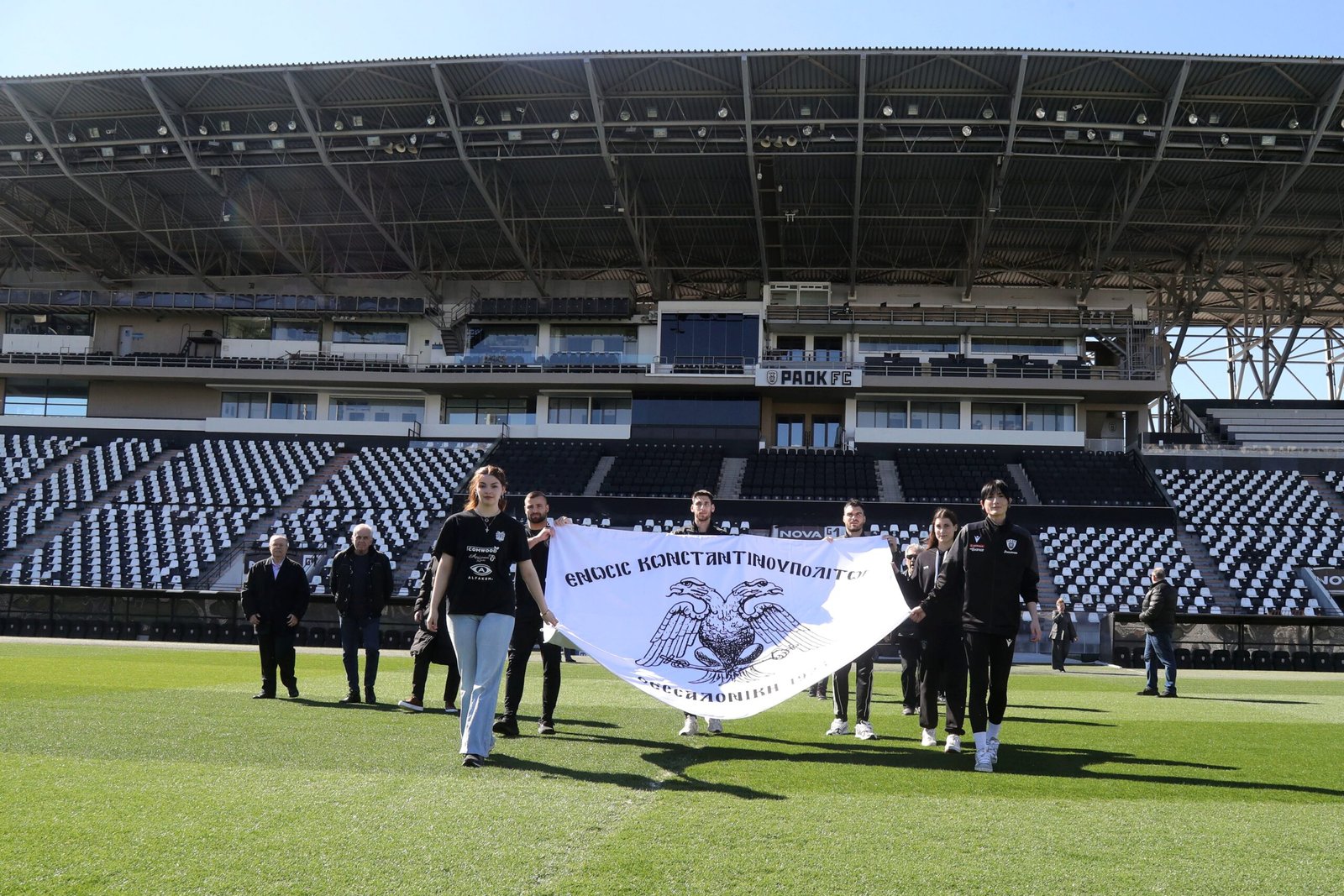 🎥 Η έπαρση της σημαίας της Ένωσης Κωνσταντινουπολιτών στο Γήπεδο Τούμπας! | AC PAOK TV